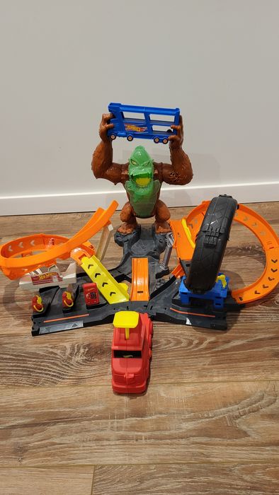 Треки хотвілс hotwheels