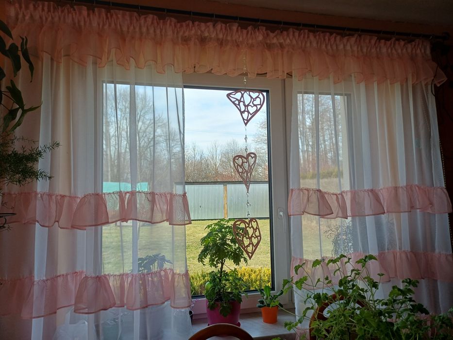 Dwie urocze  firanki z zawieszkami