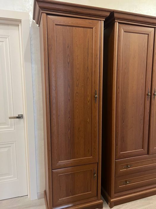 Шафи в коридор або кімнату