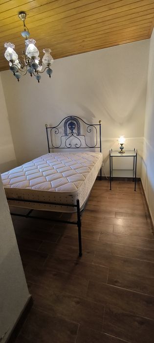Cama de ferro antiga