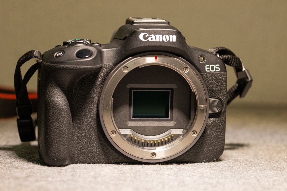 Kit Canon R50 + RF 18-45