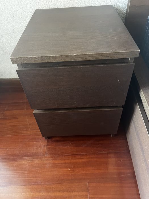 Quarto casal 180x200 em aglomerado c/ 4 gavetões + Cómoda + Colchão Oferta