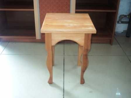 стільці та столи з натуральної деревени