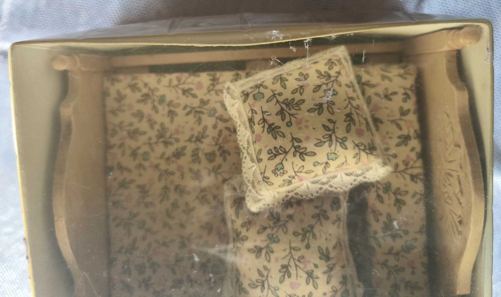 Cama de boneca - ainda selada