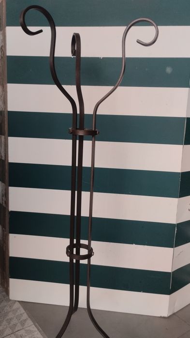 Suporte de Vaso  em Ferro .64740317404673122