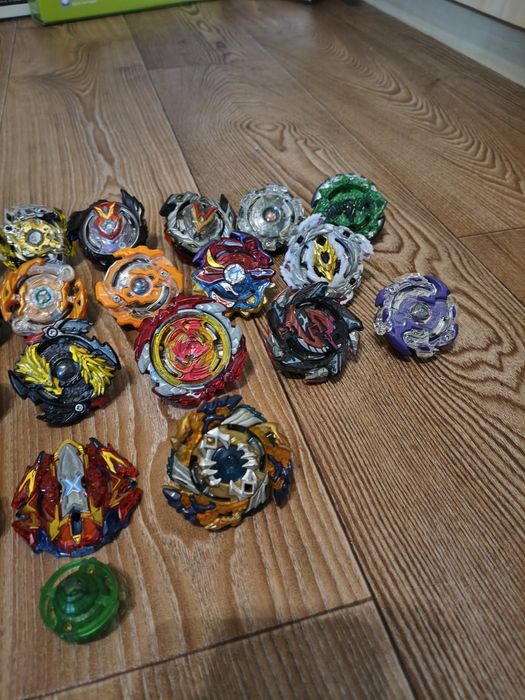 Іграшки Beyblade