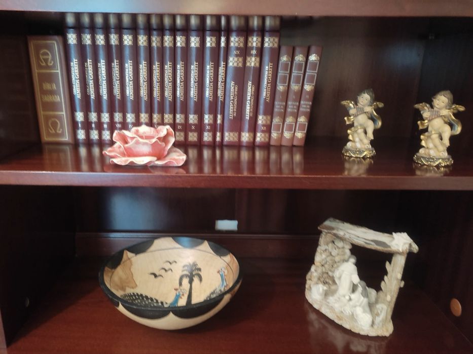 Cristaleira em Madeira Maciça – Móvel Sala Jantar Clássico 2m