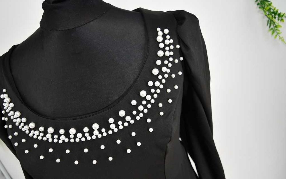 Elastyczna sukienka wizytowa Shein – r. 4XL | perełki