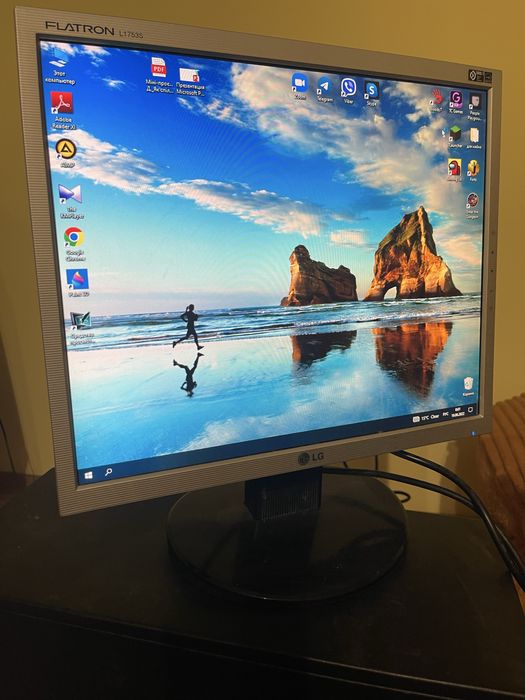 Компʼютер (системний блок + монітор + клааіатура)