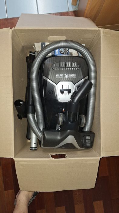 Rowenta aspirador silencioso e poderoso utilizado 2 vezes