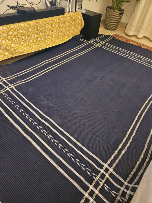 Tapete Azul com Riscas Brancas – 2,20 m x 1,70 m