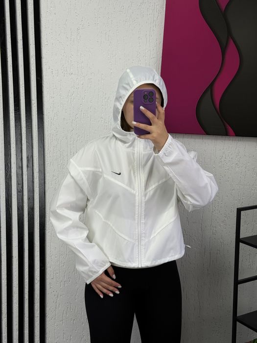 Жіноча Вітровка Nike