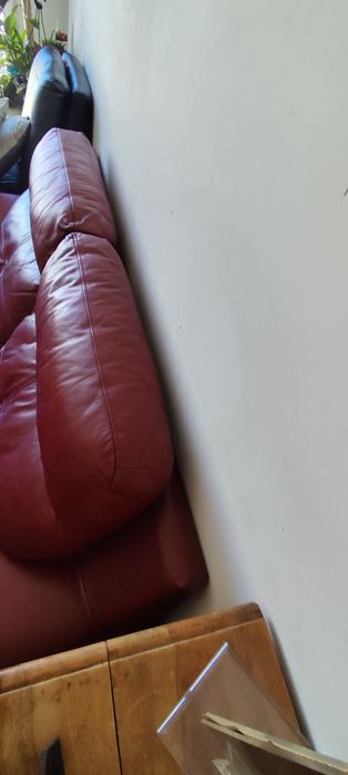 Sofá em pele vermelha