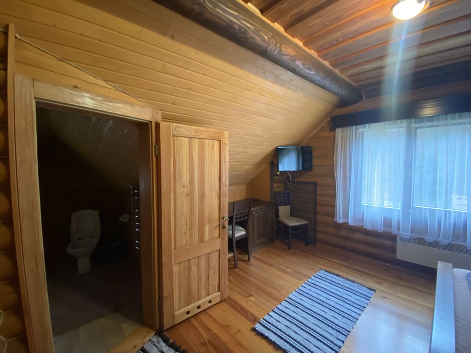 Здається дервяний будинок з банею все є