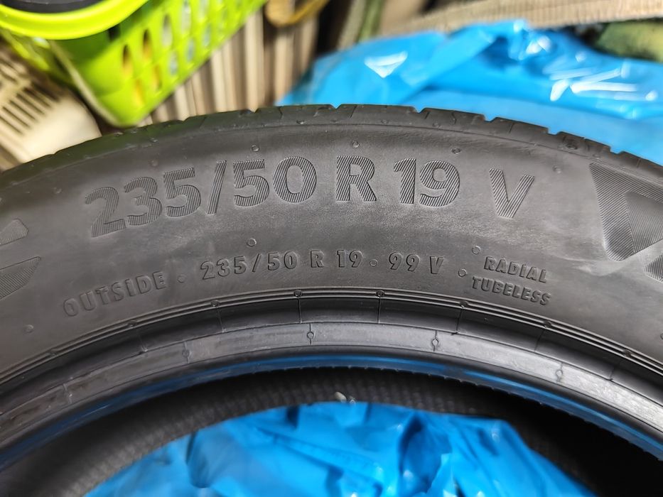 Opony Continental EcoContact 6 235 50 R 19

Czytaj więcej: https://www