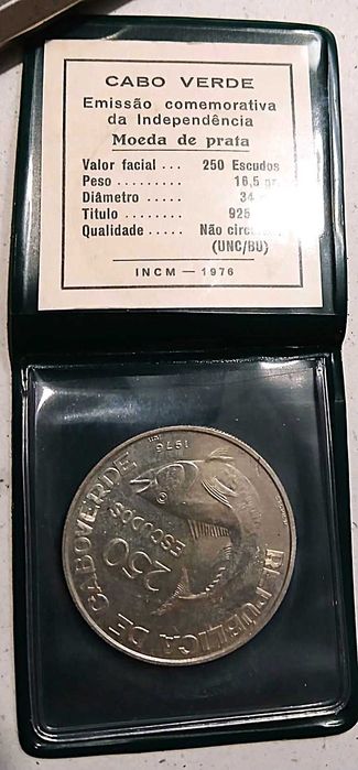Moeda 250 escudos prata comemorativa independência Cabo Verde 1975