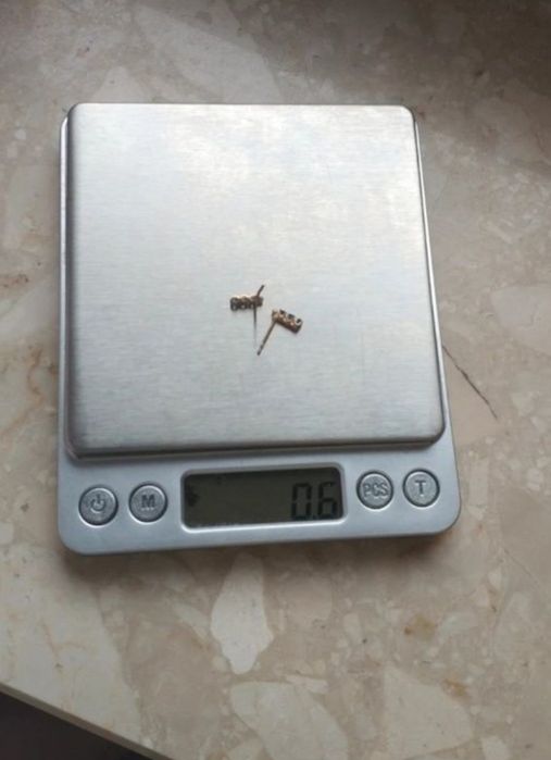 Kolczyki złoto 333 0,6 grama szafiry