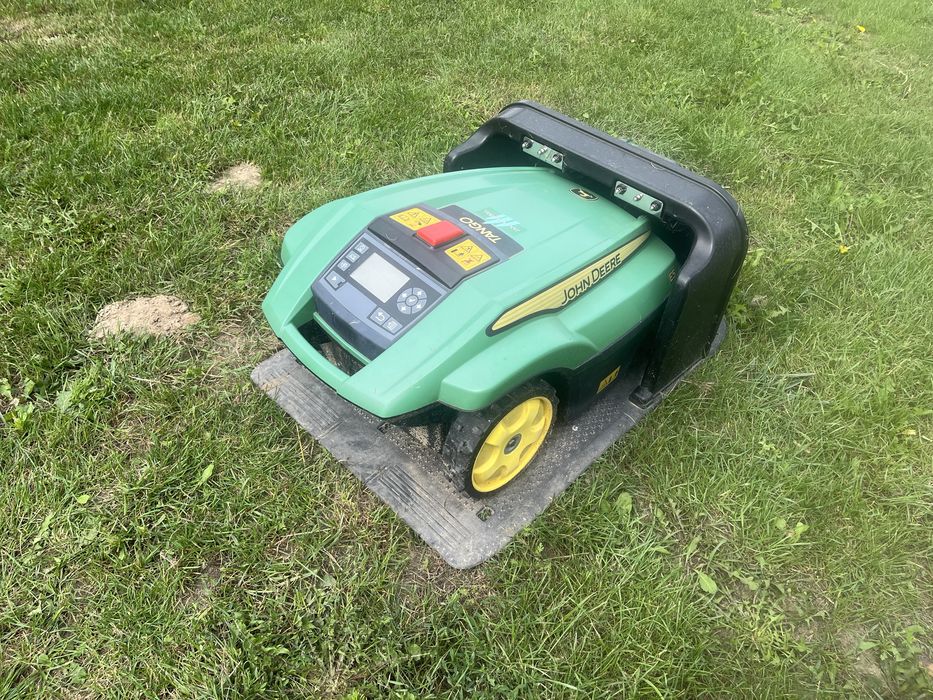Tango e5 john deere robot