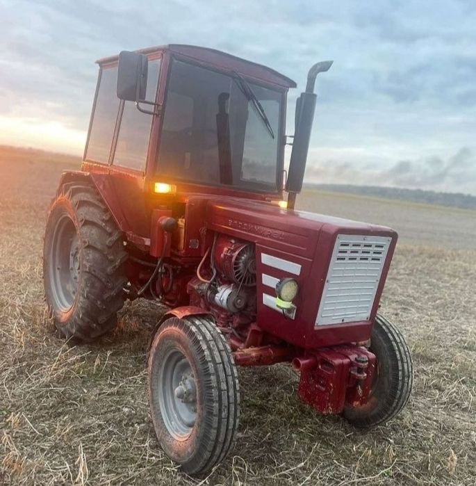 В продажі трактор т 25