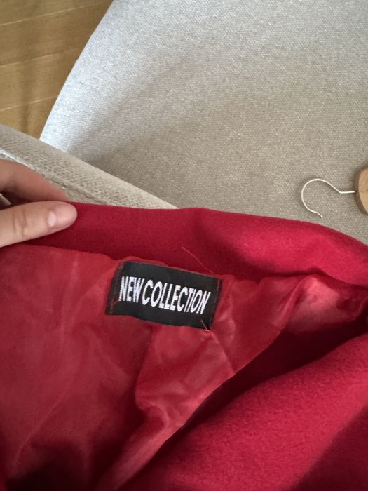 Czerwony płaszcz S 36 oversize luźny krój dwurzędowy z kołnierzem