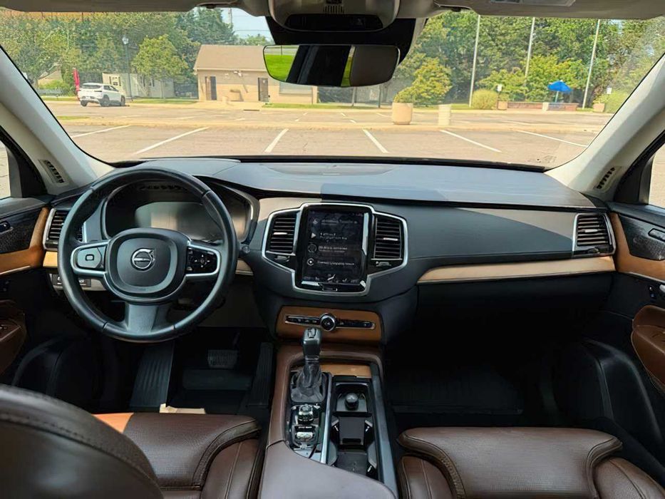 Volvo XC90      2019