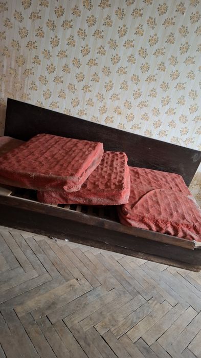 Віддам диван, подушки
