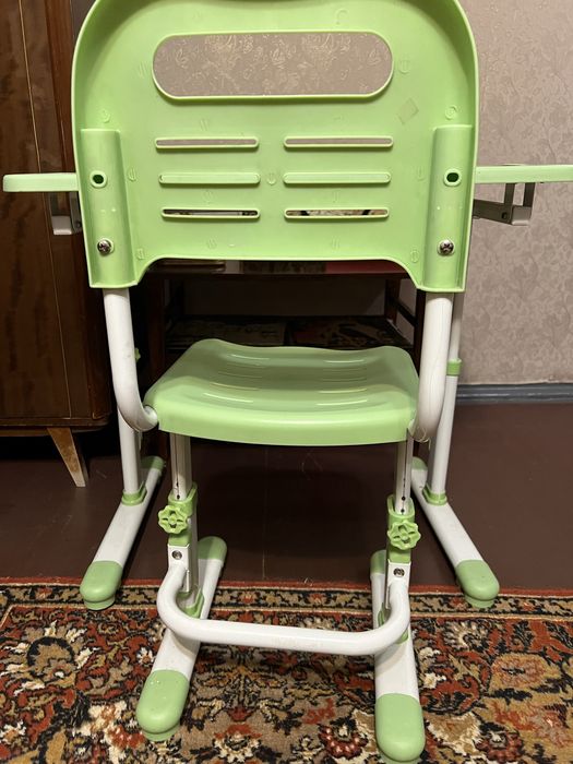 Стіл для навчання дитини