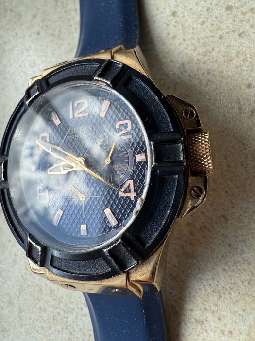 Продам чоловічий годинник Guess W0247G3