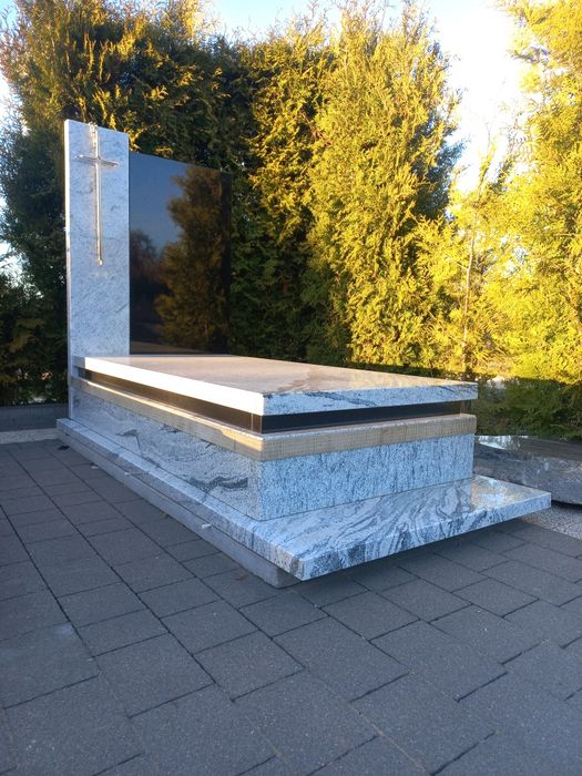 Pomnik nagrobek pojedynczy