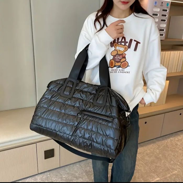 Жіноча,модна спортивна- дорожня сумка.