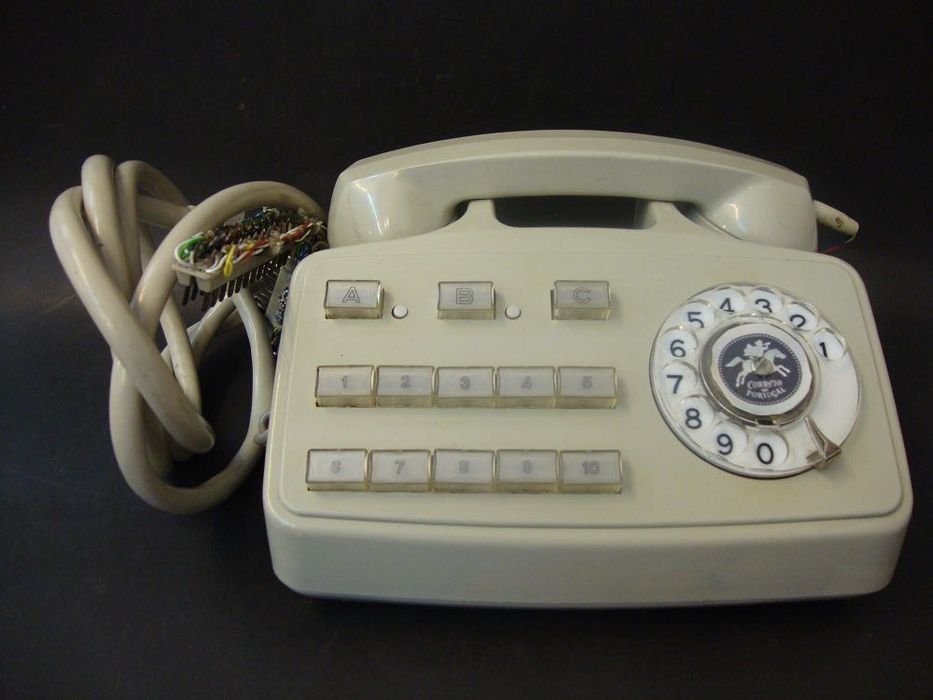 Dois Telefones antigos