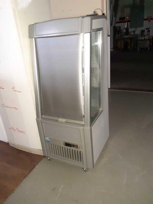 Vitrine Expositora Refrigerada Vertical