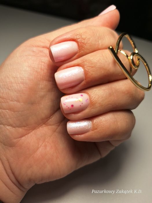Stylizacja Paznokci "Pazurkowy Zakątek"