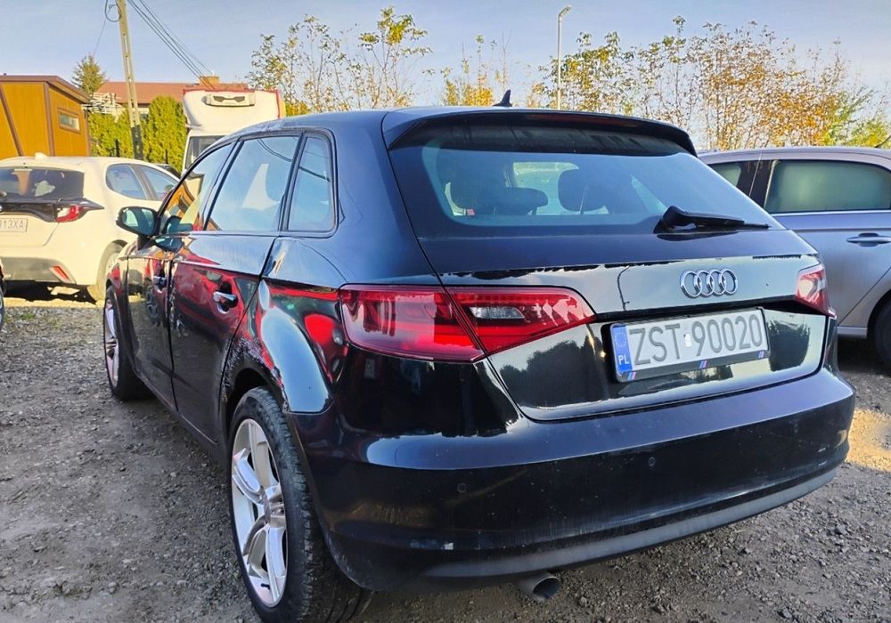 Audi A3 Sportback 11/2015r, 1.6 TDI. Uszkodzony prawy przód. Poobijany. Jeździ.