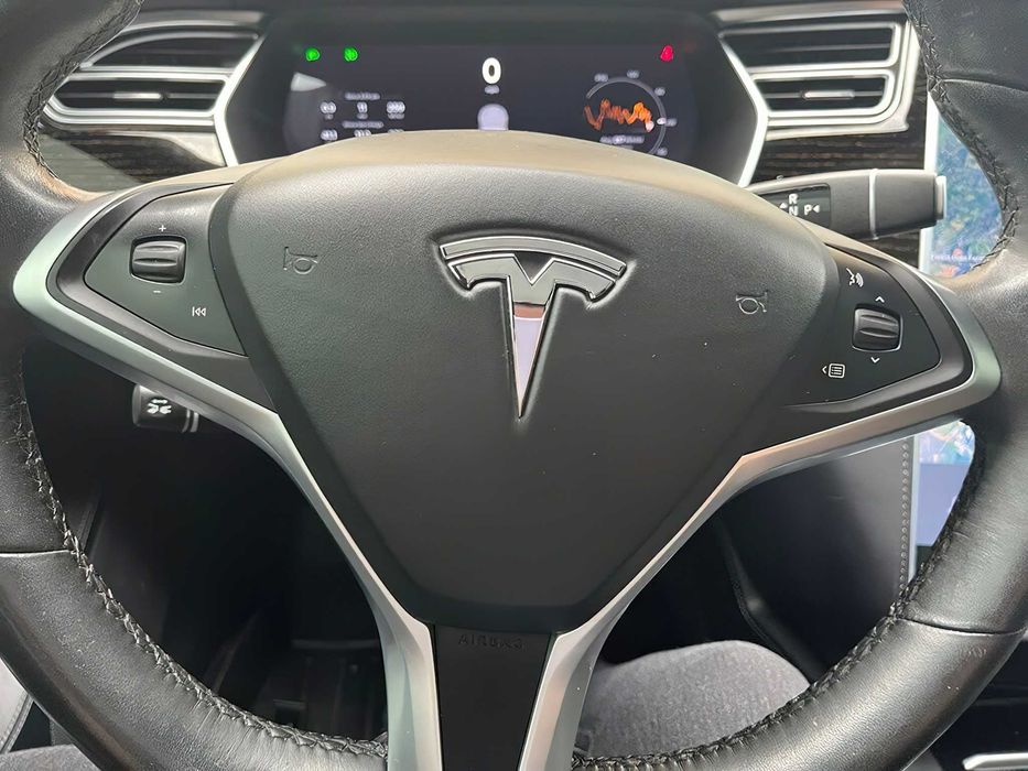 Tesla Model S      2016
