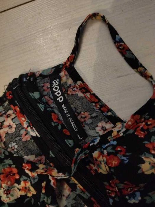 Sukienka w kwiatki cropp