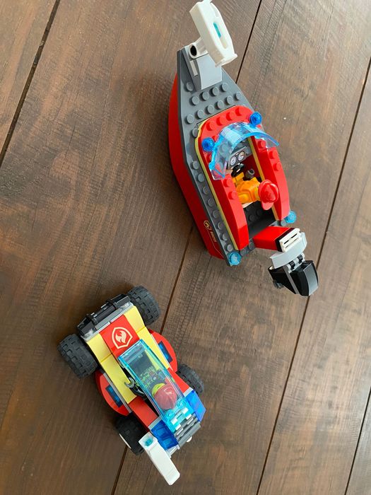 Barco e carro de dunas Lego