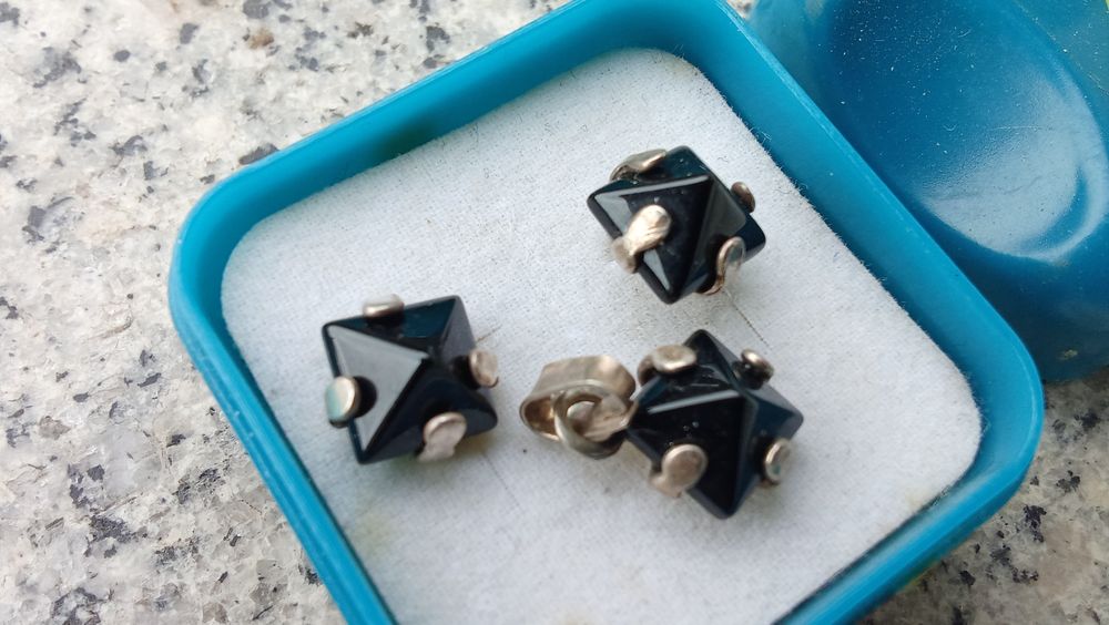 Vendo brincos variados parta e outros