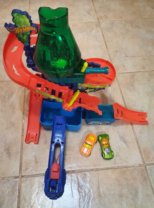 Трек Hot Wheels Научная лаборатория