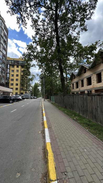 Таунхаус з окремим паркомісцем біля парка Незнайко.