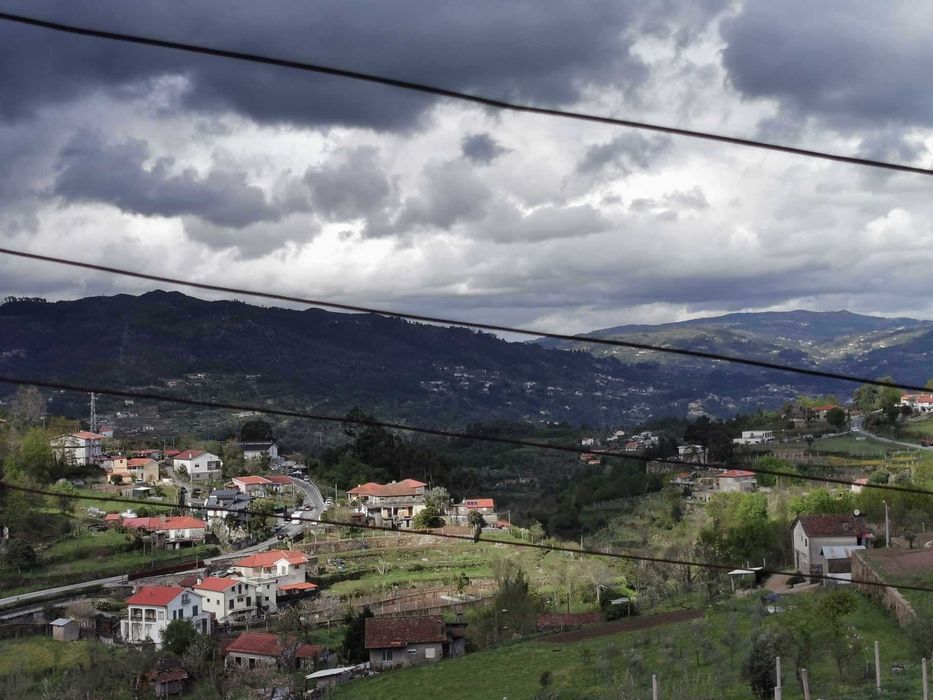 Quinta no Douro a 45min do Porto - Plano, tranquilo Varias construçoes