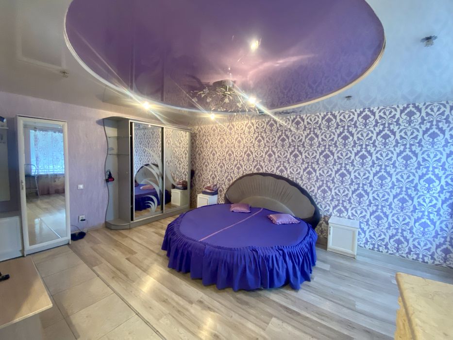 1 кімнатна люкс -студія в центрі.