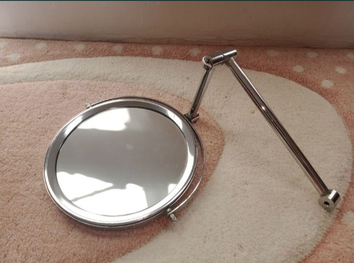 Зеркало косметическое.