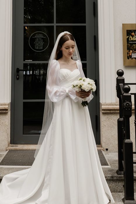Весільна корсетна сукня