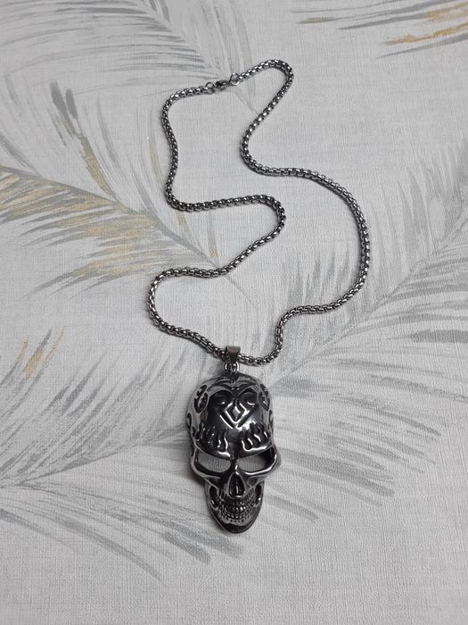 Corrente com caveira grande