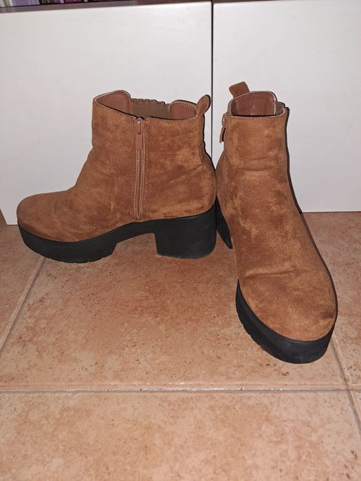 Botas castanhas 39