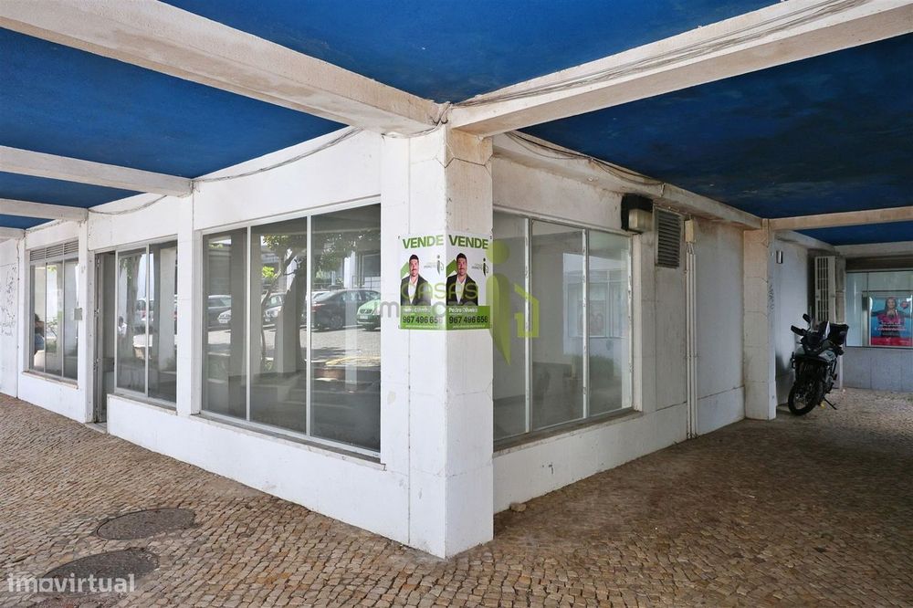 Loja para Venda em Carnaxide | 145 m² de Potencial para o Seu Negócio