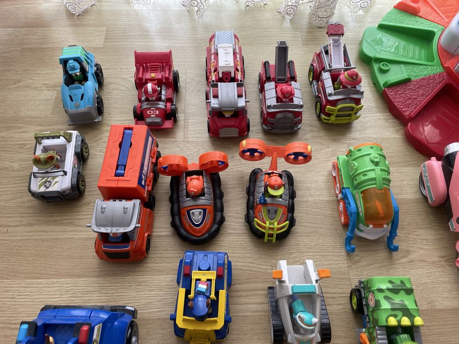 Baza psi patrol xxxl plus figurki auta