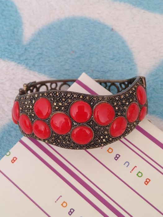 Bransoleta sztywna zapinana srebrna