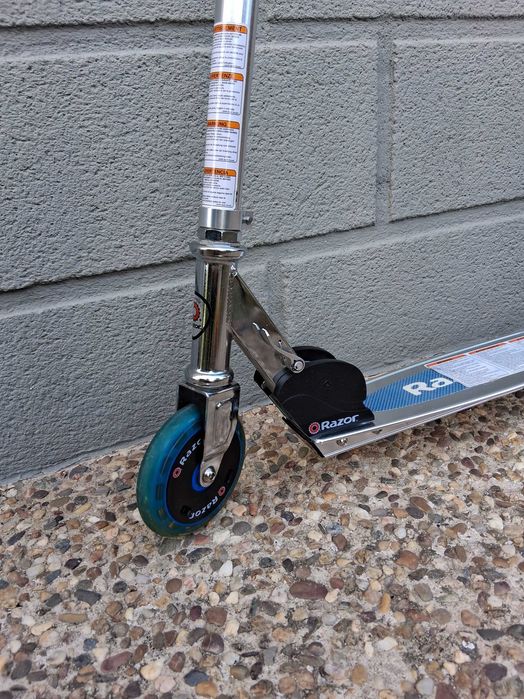 Trotinete Razor Spark Kick Scooter